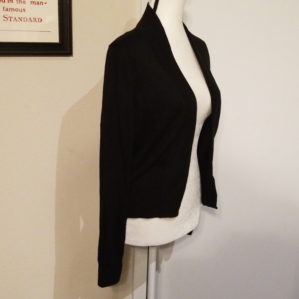 MICHAEL MK Cropped Cardigan 🎉HOST PICK🎉 - Picture 4 of 8